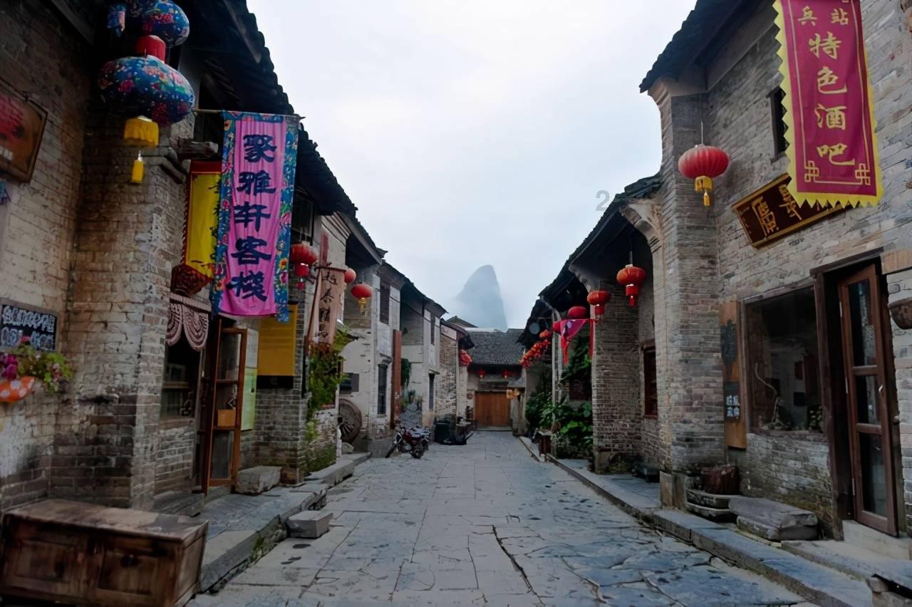 叠滘龙船漂移跃然纸上!南海艺术家创作出《桂城文旅长卷》图