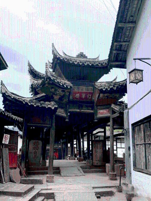 逃离电梯间